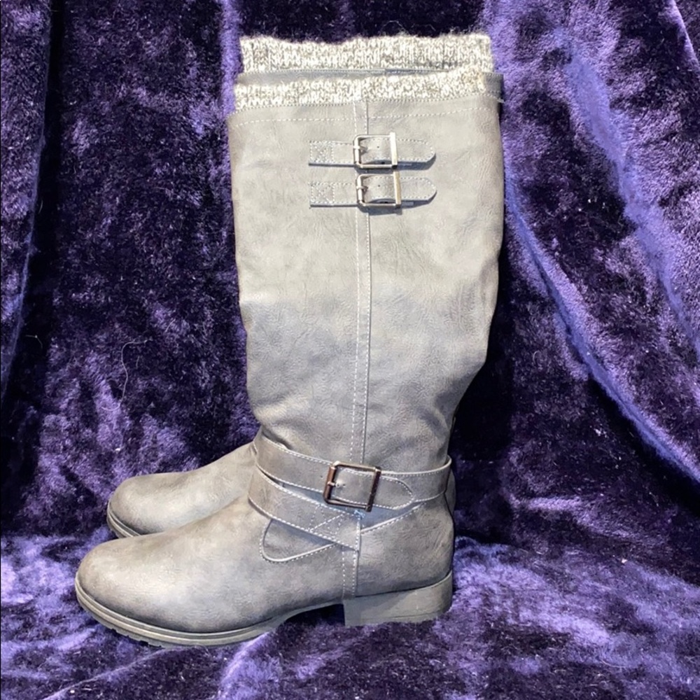 Cute mid calf boots with sweater cuff.